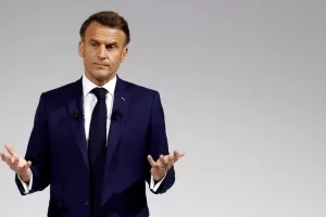 Francia, Macron in bilico. Europa e NATO temono l’effetto domino