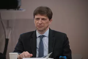 Andrew Spannaus: “Trump userà i dazi come arma ed Elon Musk influenzerà le sue scelte. La grazia agli assalitori? Il suo ego viene prima della Costituzione”