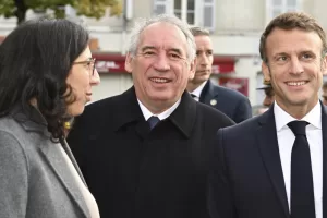 Francois Bayrou nuovo premier francese, la scelta di Macron tra dubbi e dietrofront