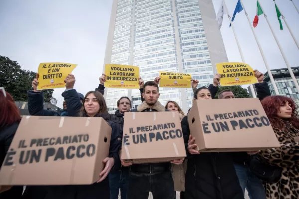 I giovani in fuga dallo sfruttamento: lavorare più ore del dovuto porta all’estraniazione