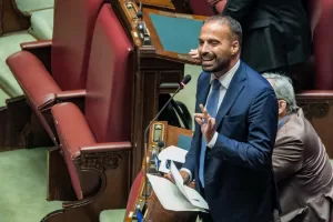 Marattin sulla manovra: “In Italia ceto medio tassato come i milionari all’estero, va ridotta la spesa pubblica diventata ormai un treno impazzito” Marattin sulla manovra: “In Italia ceto medio tassato come i milionari all’estero, va ridotta la spesa pubblica diventata ormai un treno impazzito”