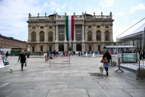 La crisi istituzionale e la ricetta del riformismo. Come il centralismo e la gestione clientelare hanno ostacolato la competitività La crisi istituzionale e la ricetta del riformismo. Come il centralismo e la gestione clientelare hanno ostacolato la competitività