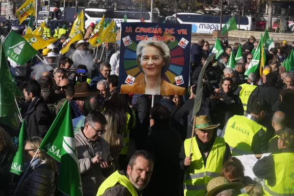 Destra, sinistra, basta che ci sia concretezza: gli estremismi sono ormai solo propaganda Destra, sinistra, basta che ci sia concretezza: gli estremismi sono ormai solo propaganda