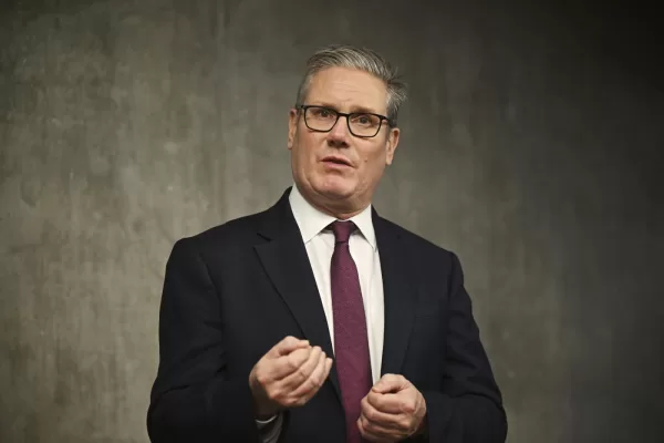 Starmer, l’utile bucaniere per l’Europa: Siria, Ucraina e Pacifico, i tre fronti per recuperare peso geopolitico