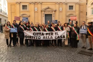 Il piano casa dell’Alleanza municipalista: le 5 proposte e il sit-in davanti al Parlamento
