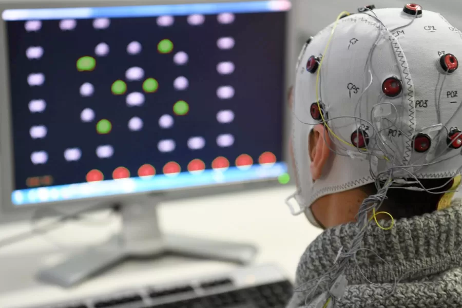 Torna a camminare dopo una lesione midollare completa. I nuovi superpoteri dell’IA e l’autoritarismo della Cina