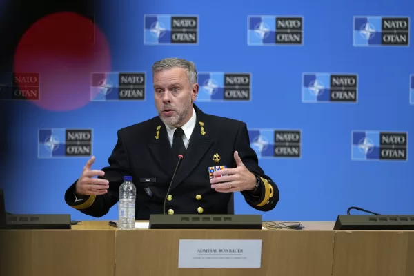 La Nato avverte: la guerra è qui. E l’auto italiana rischia il collasso La Nato avverte: la guerra è qui. E l’auto italiana rischia il collasso