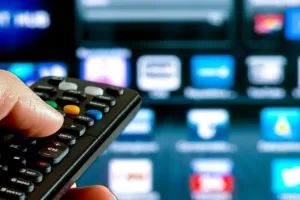 Il blitz anti pirateria è già un flop: fermo per cinque giorni, il pezzotto risorge ad EST. Il passaparola sui social: “Non muore mai”