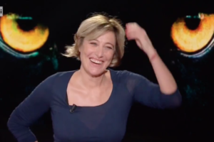 Valeria Bruni Tedeschi a Belve: “Ho scoperto che Carla Bruni era mia sorella mangiando un mandarino”