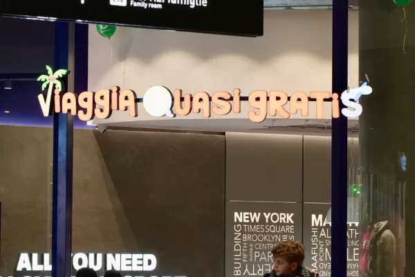 Viaggia Quasi Gratis apre al MaxiMall Pompeii: ancora una volta un viaggio omaggio per ogni altro prenotato