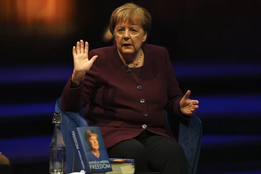 La parabola di Merkel e il grande equivoco tedesco: il patto faustiano con Putin ed Erdoğan