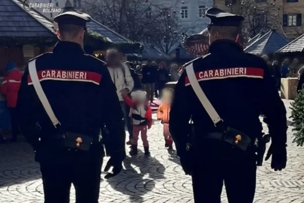 Bambinaia ubriaca e priva di coscienza in strada mentre ‘badava’ a bimba di due anni Bambinaia ubriaca e priva di coscienza in strada mentre ‘badava’ a bimba di due anni