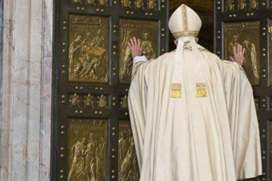 Giubileo, una piccola luce che si fa largo tra le ombre del mondo