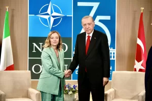 La chiamata di Erdoğan a Meloni sulle sanzioni inflitte alla Siria. Ora Israele si sente al sicuro La chiamata di Erdoğan a Meloni sulle sanzioni inflitte alla Siria. Ora Israele si sente al sicuro