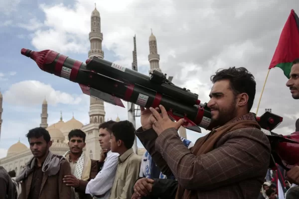 Ribelli Houthi nella black list, Trump punta dritto all’Iran