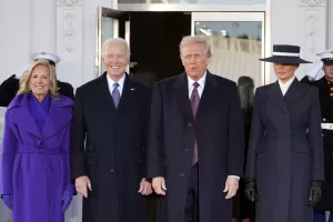 President-elect Donald Trump and Melania Trump are greeted by President Joe Biden and first lady Jill Biden, upon their arrival at the White House, Monday, Jan. 20, 2025, in Washington. (AP Photo/Alex Brandon)
Associated Press / LaPresse
Only italy and Spain President-elect Donald Trump and Melania Trump are greeted by President Joe Biden and first lady Jill Biden, upon their arrival at the White House, Monday, Jan. 20, 2025, in Washington. (AP Photo/Alex Brandon)
Associated Press / LaPresse
Only italy and Spain