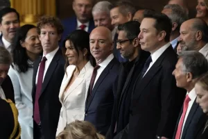 Zuckerberg, Bezos, Musk e Pichai da Trump. Le Big Tech e quell’attrazione fisiologica per la destra Zuckerberg, Bezos, Musk e Pichai da Trump. Le Big Tech e quell’attrazione fisiologica per la destra