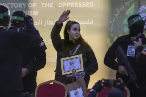 Hamas rilascia Agam Berger. Chi è la soldatessa israeliana 19enne libera dopo 482 giorni, il quinto scambio dell’accordo Hamas rilascia Agam Berger. Chi è la soldatessa israeliana 19enne libera dopo 482 giorni, il quinto scambio dell’accordo