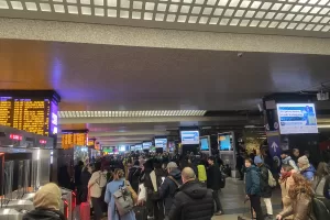 Caos elettrico alla stazione Termini di Roma, tutti treni in colossale ritardo