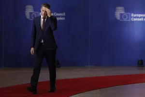 Belgio, uomo grida “Allah Akbar” e tenta di entrare nella residenza del primo ministro De Croo