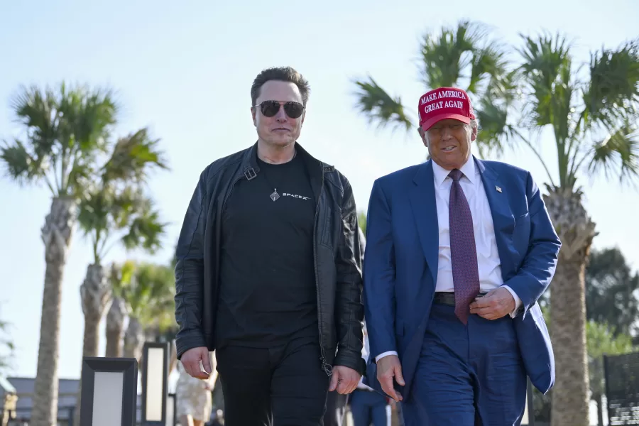 Come finirà la guerra tra Trump e Musk: i sussidi per Tesla, il nuovo partito e il Sudafrica