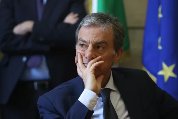 Gaetano Caputi spiato dai servizi segreti: i tre agenti dell’Aisi, il ruolo di Giuseppe Del Deo e le verifiche dopo i “rumors”