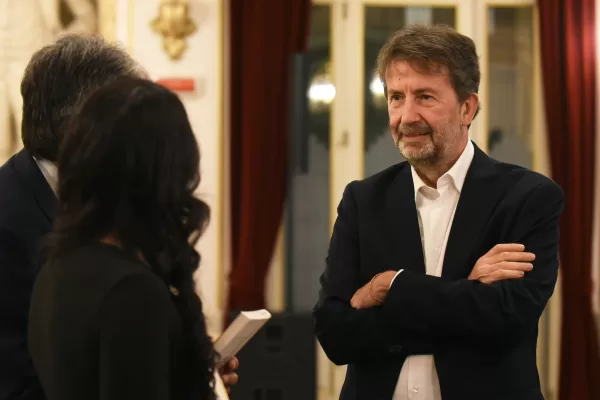 Franceschini dall’officina: “Meloni governa per slogan e ha solo dirigenti mediocri, il caso Almasri è l’ultimo esempio. Renzi e Calenda? Siano più generosi”