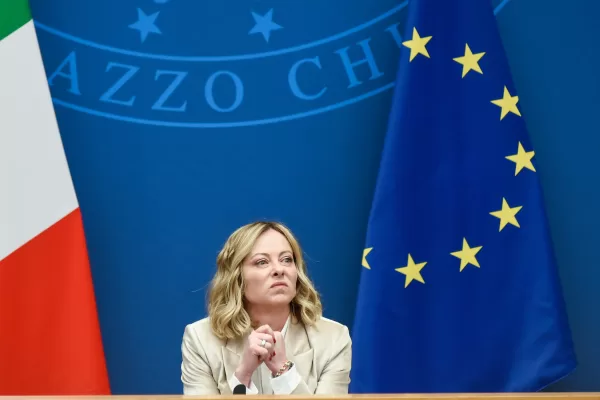 Giorgia Meloni e la conferenza-fiume: l’human touch è la sua forza