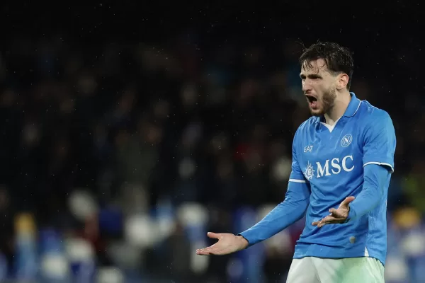 Kvaratskhelia si accorda col PSG e il Napoli pensa già al sostituto. La trattativa avanzata e il sì di De Laurentiis