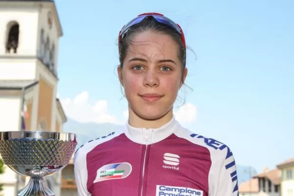 Sara Piffer morta in un incidente stradale. L’investimento da un anziano in fase di sorpasso e il fratello Christian con lei