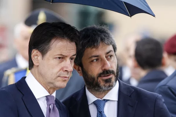 Regionali, in Campania la candidatura del fantasma Fico crea malumori: “Figlio della borghesia salottiera”. Conte legge le carte della Procura: scaricherà Ricci?