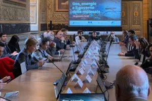 L’Italia al centro della transizione energetica: il ruolo del gas nel nuovo scenario europeo L’Italia al centro della transizione energetica: il ruolo del gas nel nuovo scenario europeo