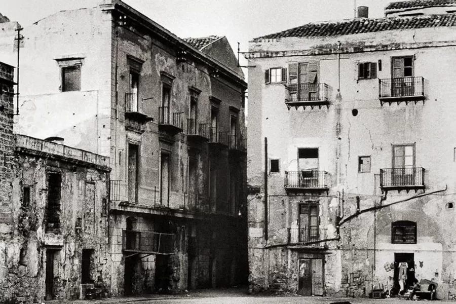 Le ombre di Palermo nel grande libro di Andò: il “coccodrillo” è la metafora di quella impossibilità di venire a capo delle cose