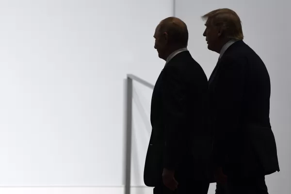 Putin e Trump avvertono Zelensky: “Ora fai parlare i grandi”. E Mosca fa fuori l’Italia dalla ricostruzione dell’Ucraina