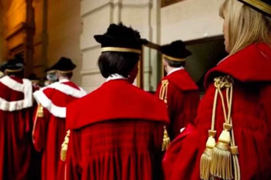 Le carriere dei magistrati requirenti e giudicanti ora sono distinte: la riforma vince l’“andata” ma la chiave resta il referendum