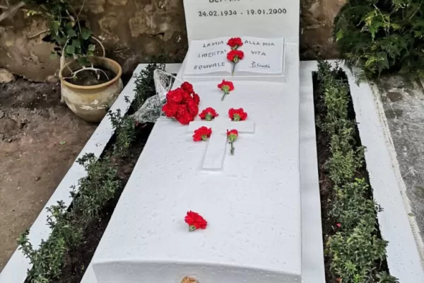 Ad Hammamet La Russa e Tajani sulla tomba di Craxi Ad Hammamet La Russa e Tajani sulla tomba di Craxi