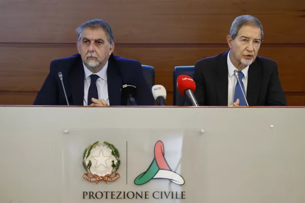 Terremoto a Napoli, la scossa di 5 gradi e i morti: Ciciliano, infastidito, dice la verità e viene attaccato