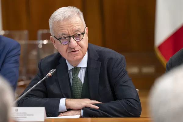 Paragon, scoppia la guerra dei Servizi: il Copasir chiama Mantovano Paragon, scoppia la guerra dei Servizi: il Copasir chiama Mantovano