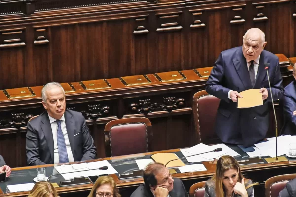 Almasri, il governo spalle al muro: la ragion di Stato unica via d’uscita. Dietro lo sfogo di Bruno Vespa e il lavoro sporco dei servizi segreti