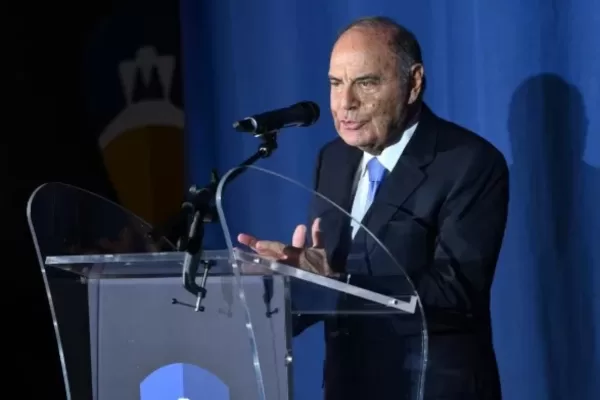 Bruno Vespa, lectio su Kiev: “Pace giusta o sarà il caos. Putin come Hitler: i negoziati possono generare mostri” Bruno Vespa, lectio su Kiev: “Pace giusta o sarà il caos. Putin come Hitler: i negoziati possono generare mostri”