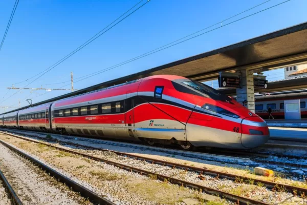 Il Pnrr c’è (e adesso si vede): nuovi treni, connessioni, stazioni e Tpl rifinanziata
