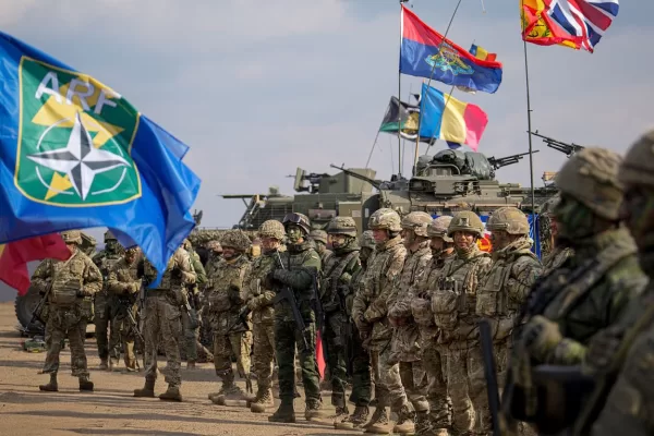 Caccia nucleari francesi in Germania e fondo comune per il riarmo, le mosse di Europa e Regno Unito dopo il ciclone Trump Caccia nucleari francesi in Germania e fondo comune per il riarmo, le mosse di Europa e Regno Unito dopo il ciclone Trump