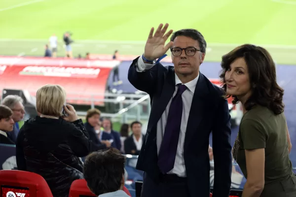 Renzi: “Mia moglie massacrata dalla destra, ma a differenza di Meloni e Salvini ha fatto la gavetta e si è laureata”