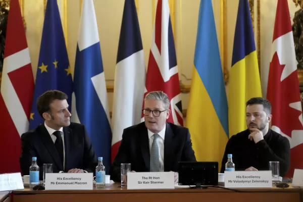 Macron, Starmer e Zelensky da Trump? L’Eliseo smentisce e la letterina “sparisce”