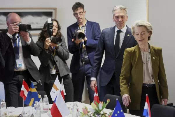 L’Europa marcia divisa per colpire unita, la baronessa sassone cede a Meloni ma Francia e Germania (con piano ‘bazooka’) vanno in autonomia sul riarmo