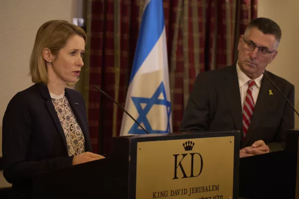 The European Union High Representative for Foreign Affairs and Security Policy Kaja Kallas, left, speaks during a press conference with Israel’s Foreign Minister Gideon Sa’ar after a meeting in Jerusalem, Monday, March 24, 2025. (AP Photo/Leo Correa) 


Associated Press / LaPresse
Only italy and Spain