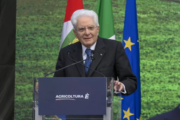 Mattarella: “I dazi un freno ai mercati, l’Unione Europea ha la solidità per affrontare la questione”