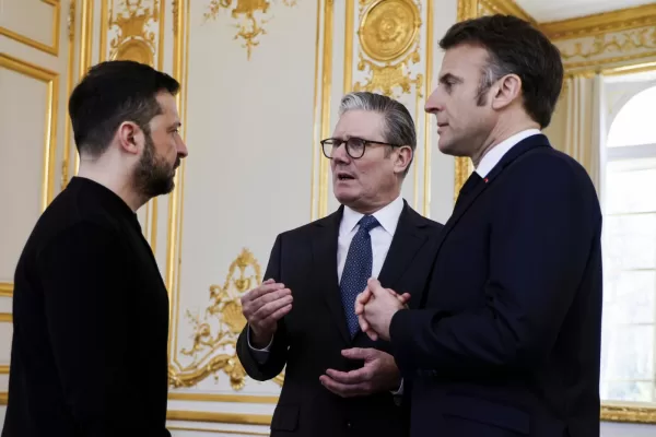 Ukraine’s President Volodymyr Zelenskyy, left, French President Emmanuel Macron, right, and Britain’s Prime Minister Keir Starmer speak during a trilateral meeting on the sidelines of a summit for “coalition of the willing” at the Elysee Palace, Thursday, March 27, 2025. (Ludovic Marin, Pool via AP)