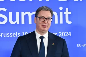La diplomazia à la carte della Serbia non regge: il doppio gioco di Vučić irrita sia l’Europa che Putin