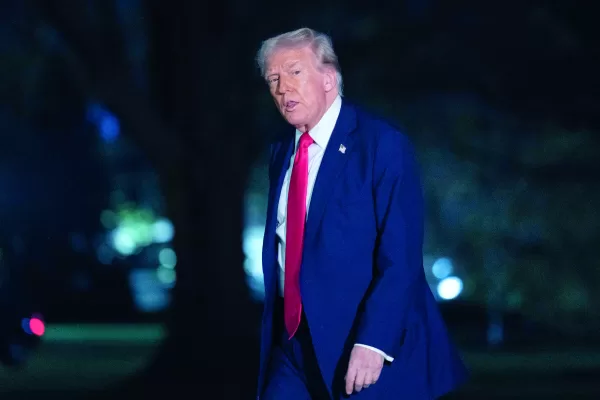 President Donald Trump talks to reporters as he walks on the South Lawn of the White House, in Washington, Sunday, March 30, 2025. (AP Photo/Jose Luis Magana)
Associated Press/LaPresse President Donald Trump talks to reporters as he walks on the South Lawn of the White House, in Washington, Sunday, March 30, 2025. (AP Photo/Jose Luis Magana)
Associated Press/LaPresse